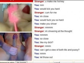 Young woman using brush on omegle - morecamgirls.com