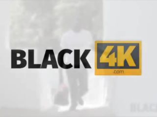 Black4k. černý repairman plechovka satisfy sexuální potřeby na bílý kuřátko